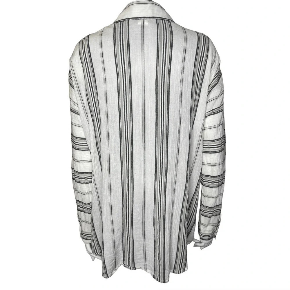 🛍️3/$40 O'Neill Button Front Long Sleeve Stripe Top Grey White Blouse Small - Picture 4 of 6